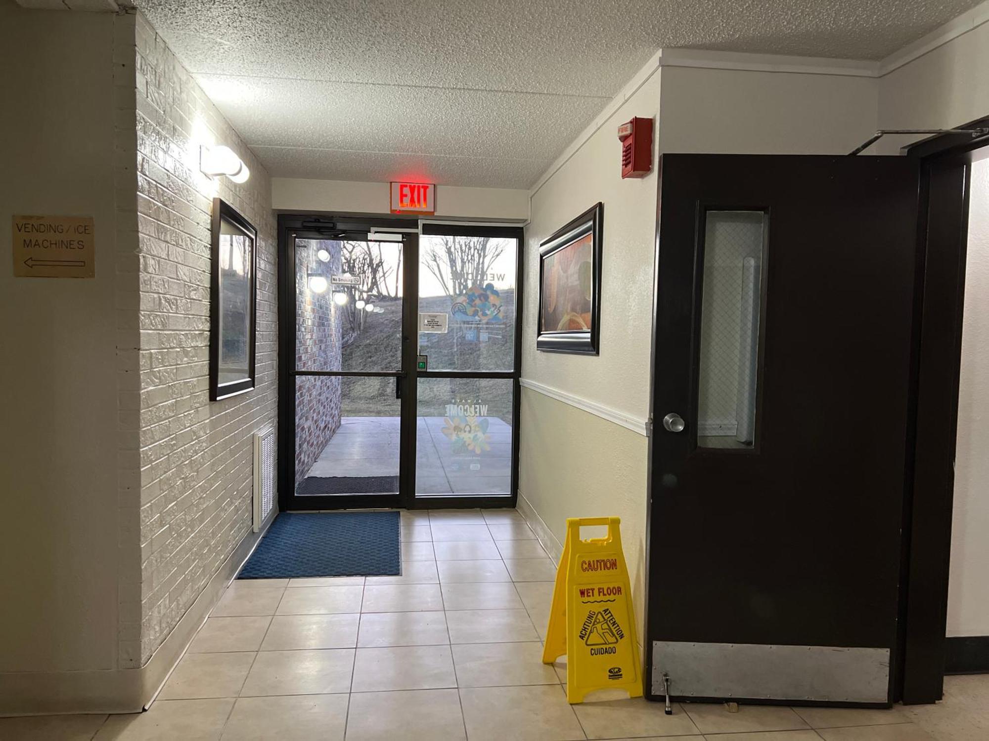 Travelodge By Wyndham Wytheville Kültér fotó